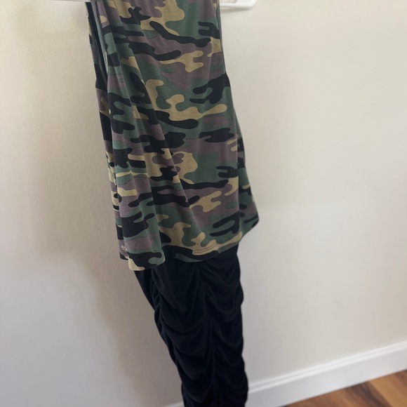 Venus Camo Top with Black Accent - Picture 4 of 5